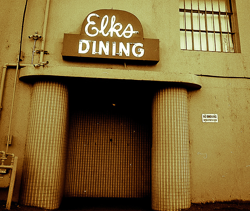 Elks Dining 1 - 851 x 718.jpg
